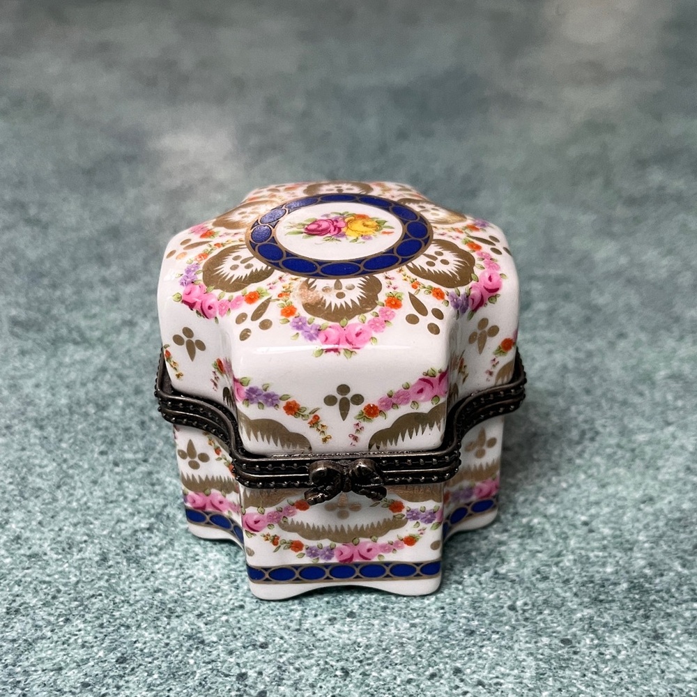 EUC Genuine Limoges Porcelain Hand Painted Perfume Bottle Trinket